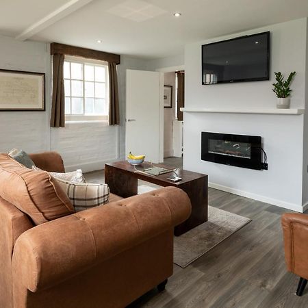 The Stable Suite At York Racecourse Экстерьер фото