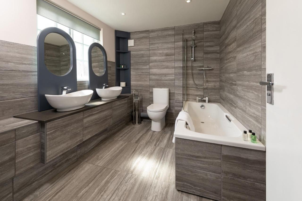The Stable Suite At York Racecourse Экстерьер фото