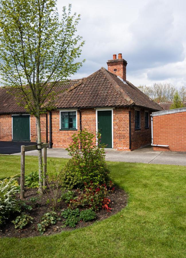 The Stable Suite At York Racecourse Экстерьер фото